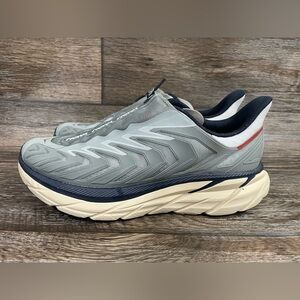 Hoka Project Clifton Women’s Sz 8‎